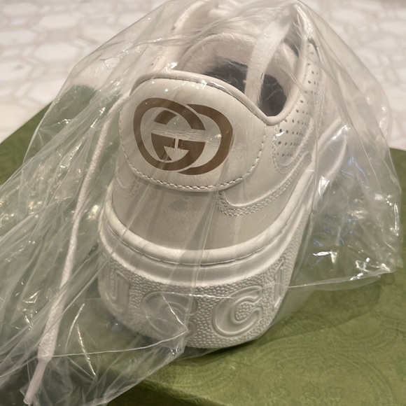 White Gucci shoes - Picture 5 of 7
